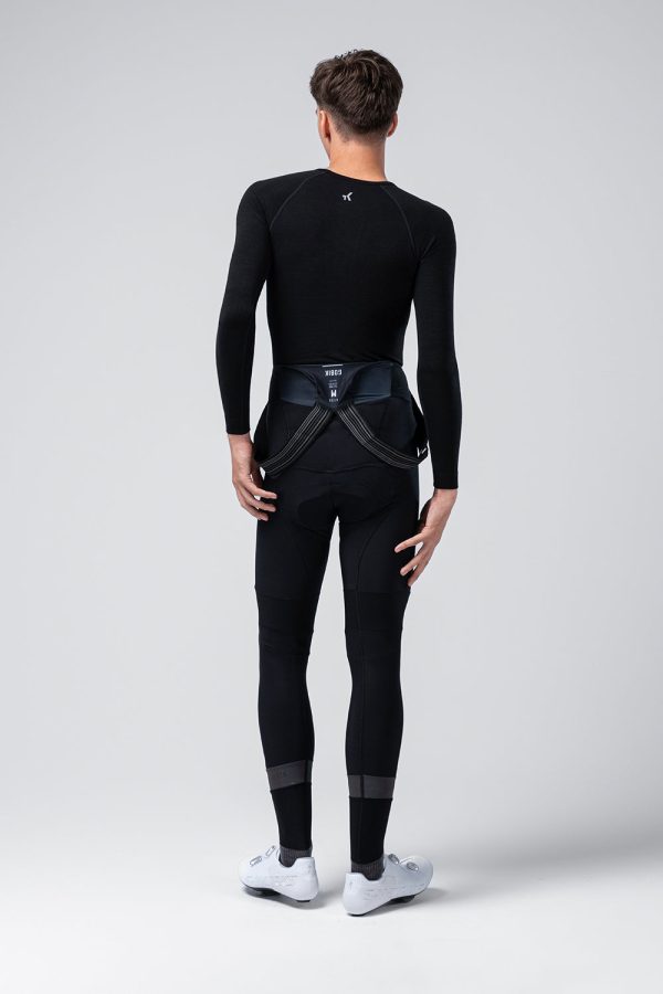 long-sleeve-baselayer-winter-merino-men-coal-timeless-02.jpg
