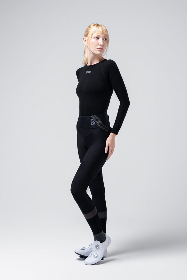 long-sleeve-baselayer-winter-merino-women-coal-timeless-01.jpg
