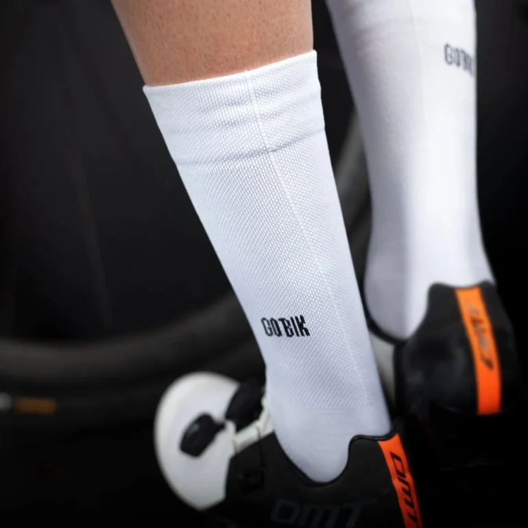 CALCETINES-IRO_2_0-WHITE-04_0638de9a-6a97-4d37-a325-5cf2d9848d97-1.webp