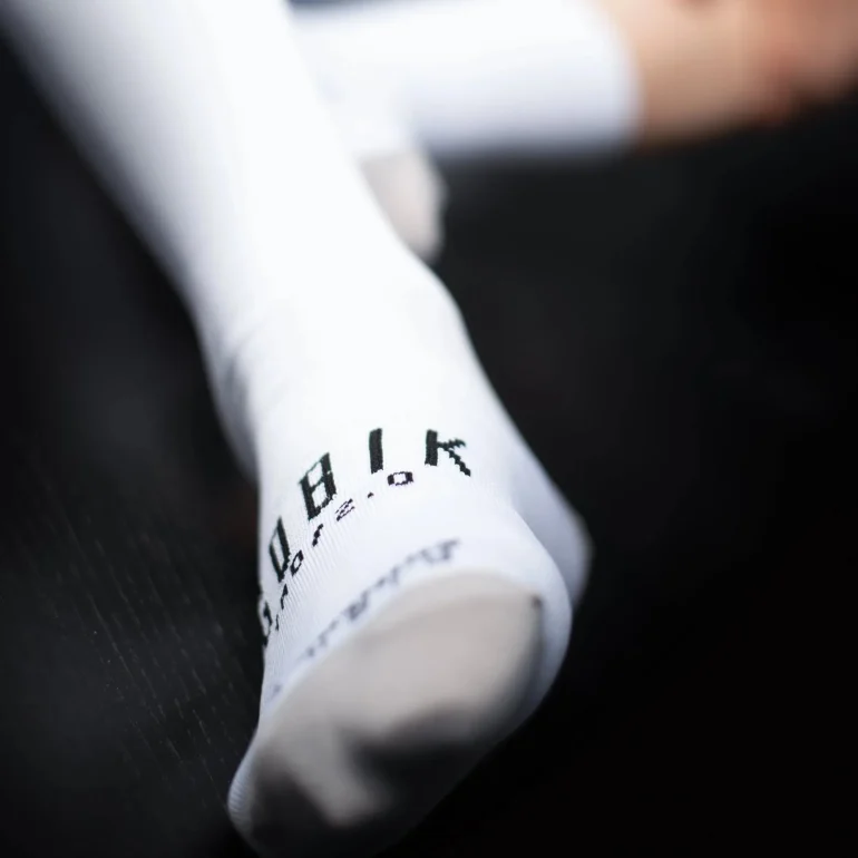 CALCETINES-IRO_2_0-WHITE-05_dccb090c-8ba9-4523-9dc5-24260d9a0e3b-1.webp
