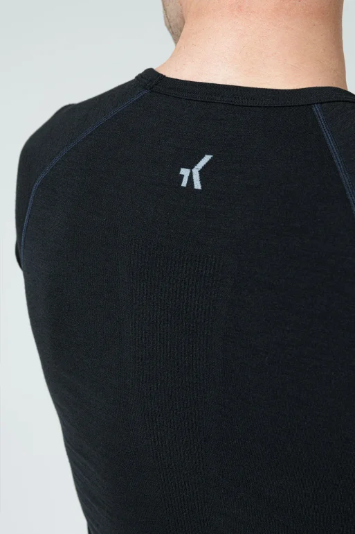 CAMISETA-INTERIOR-HOMBRE-Winter-Merino-Coal04.webp