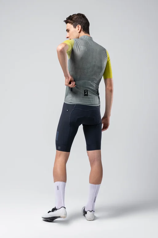 CHALECO-HOMBRE-Plus-2.0-Cedar-Check02.webp
