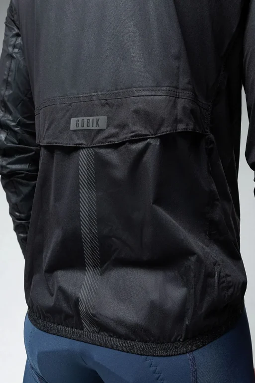 CHAQUETA-LIGERA-IMPERMEABLE-PLUVIA-UNISEX-TRUE-BLACK-11-1.webp
