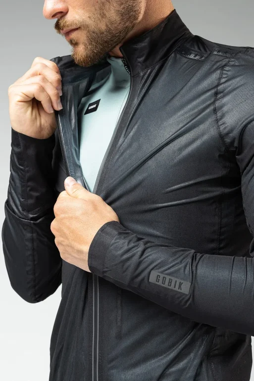CHAQUETA-LIGERA-IMPERMEABLE-PLUVIA-UNISEX-TRUE-BLACK-2-1.webp