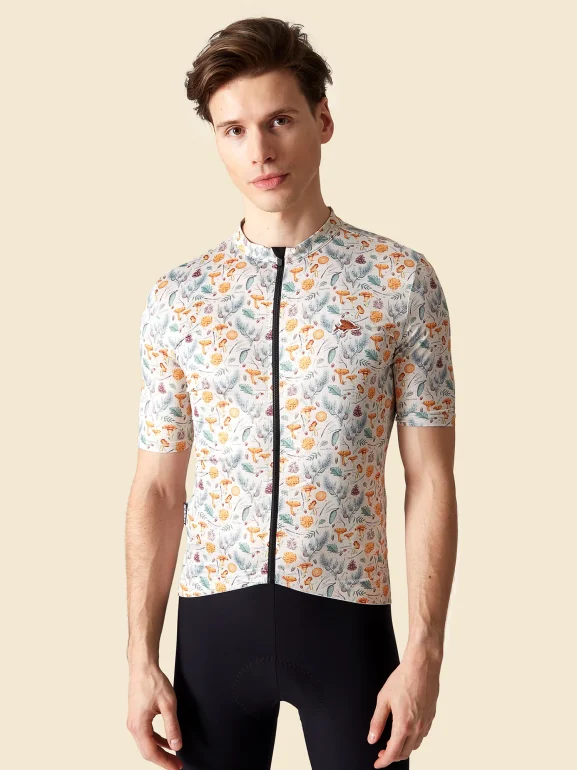 Cafe-Du-Cycliste-Iconic-Jersey-Fleurette-CHANTERELLE-CHALK-02.webp