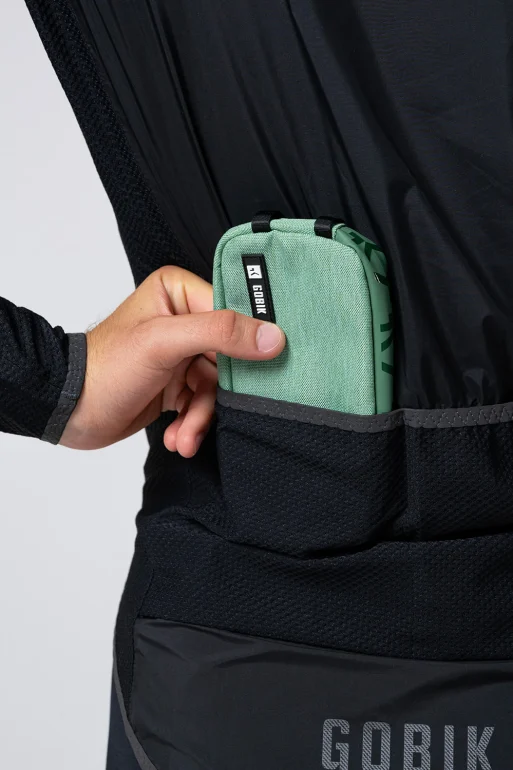 Essential2.0HedgeGreen-01_ab183567-4a5e-442e-9e8a-b574ddc80275.webp