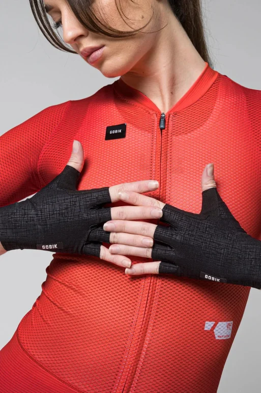 Guantes-unisex-Mamba_2.0-Black-Caps_Unity-Gobik-3-SKU-15-05-021-002-1.webp