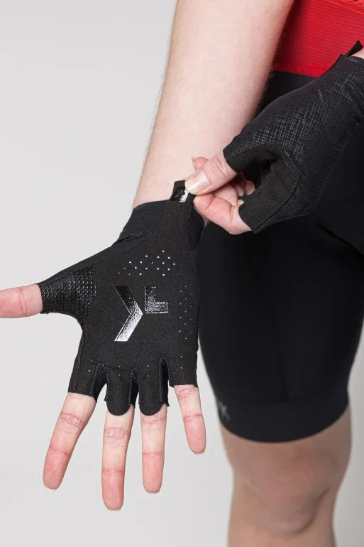 Guantes-unisex-Mamba_2.0-Black-Caps_Unity-Gobik-4-SKU-15-05-021-002-1.webp