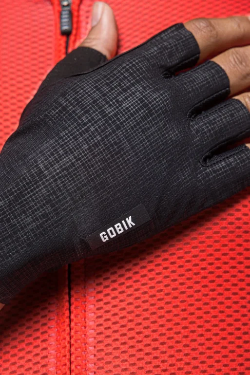 Guantes-unisex-Mamba_2.0-Black-Caps_Unity-Gobik-5-SKU-15-05-021-002-1.webp