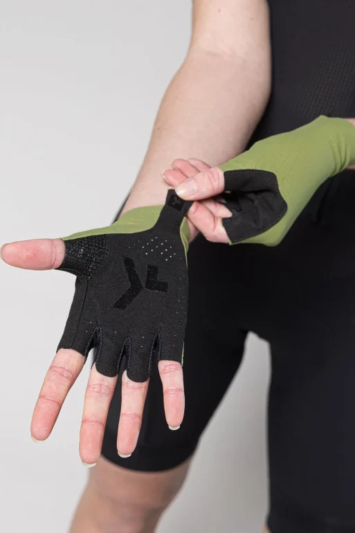 Guantes-unisex-Mamba_2.0-Olive_Green-Caps_Unity-Gobik-3-SKU-15-05-021-005.webp