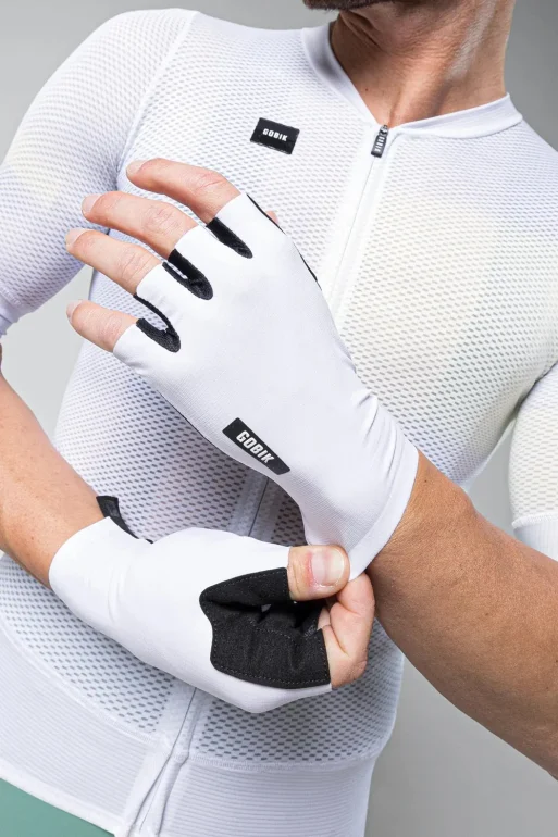 Guantes-unisex-Mamba_2.0-White-Caps_Unity-Gobik-4-SKU-15-05-021-003.webp