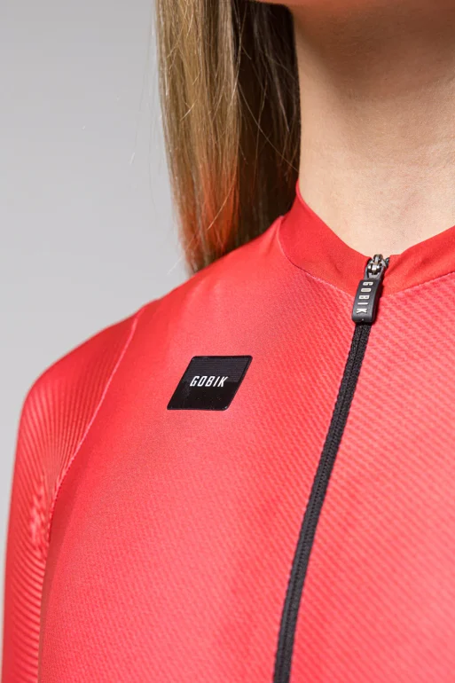Maillot-mujer-mc-Attitude-2.0-Barberry-Caps_Unity-Gobik-5-SKU-10-01-072-011.webp