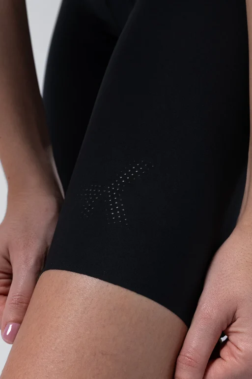 bib-short-ultralite-2-0-women-black-k9-10-02-072-003-08.webp