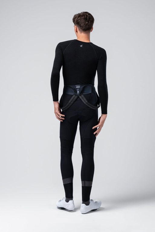 long-sleeve-baselayer-winter-merino-men-coal-timeless-02.jpg