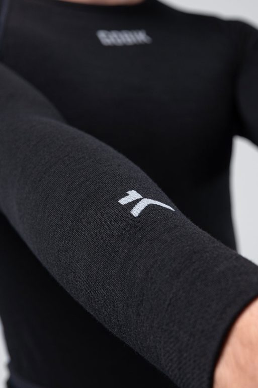 long-sleeve-baselayer-winter-merino-men-coal-timeless-04.jpg