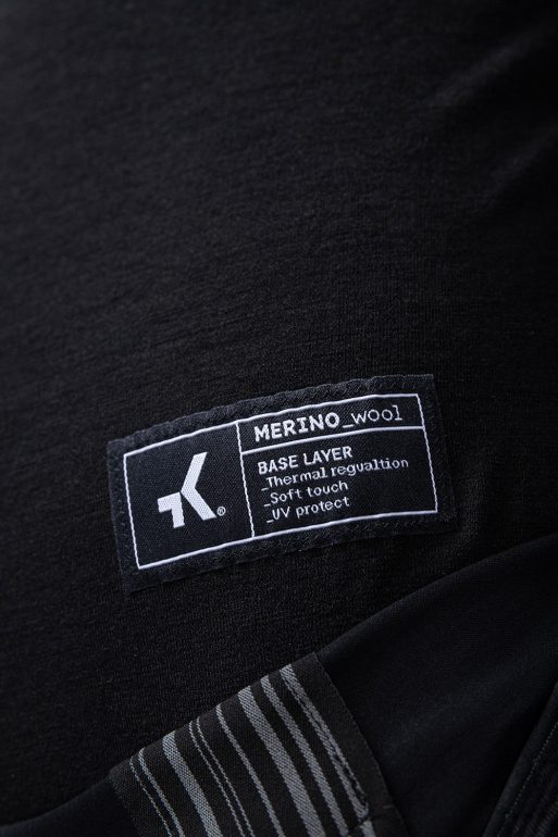 long-sleeve-baselayer-winter-merino-men-coal-timeless-06.jpg
