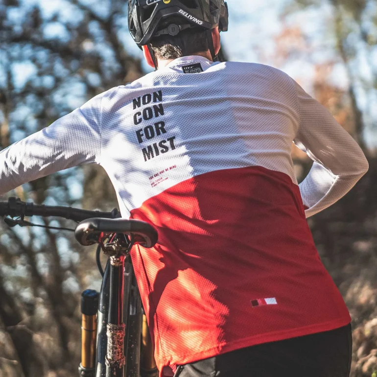 shirt_man_freeride_terrian_whistler_gobik_warm_series22_6-1.webp