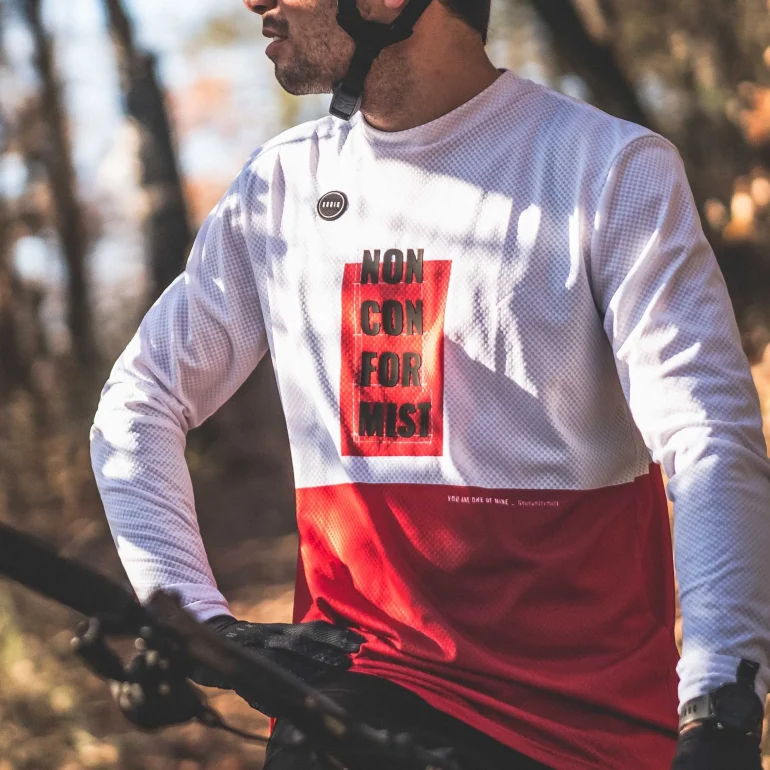 shirt_man_freeride_terrian_whistler_gobik_warm_series22_7-1.webp