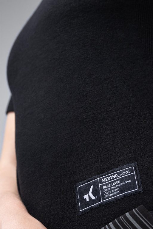 short-sleeve-baselayer-winter-merino-men-coal-timeless-06.jpg