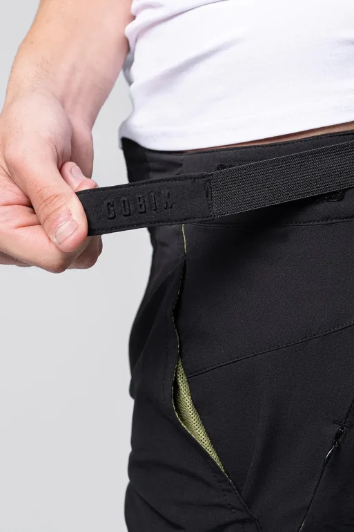 shorts-commuter-men-black-03-1.webp