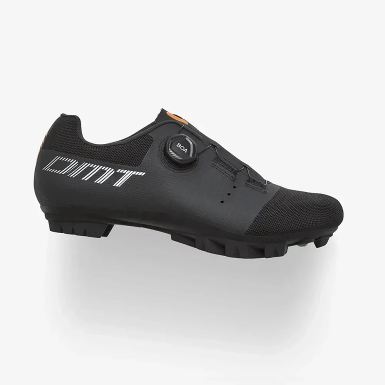 zapatillas-dmt-km4-negro.webp